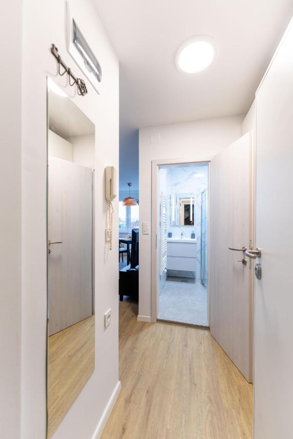 Elegant Tour As Studio Gilly With Open Views And A Balcony In The Center Ljubljana Exterior photo
