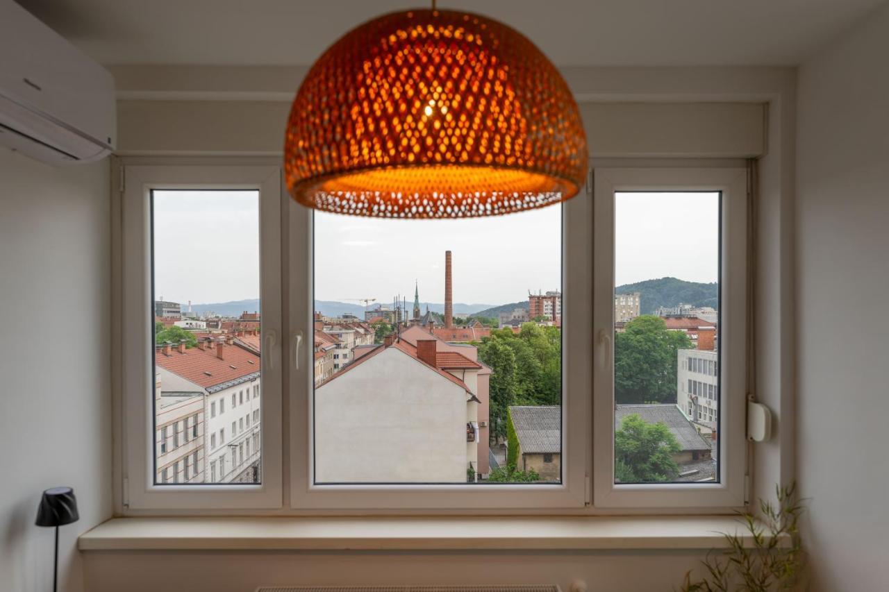 Elegant Tour As Studio Gilly With Open Views And A Balcony In The Center Ljubljana Exterior photo